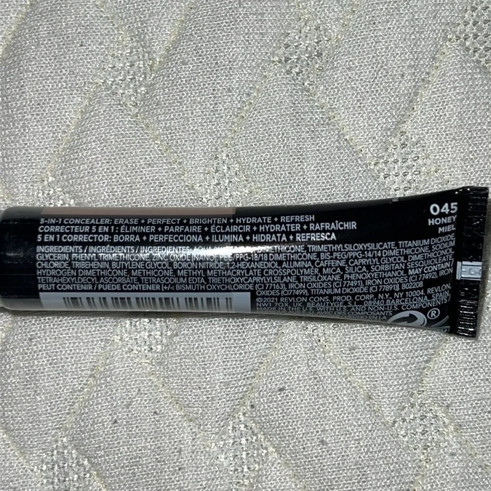 Revlon Colorstay skin Awaken Concealer in Shade 045